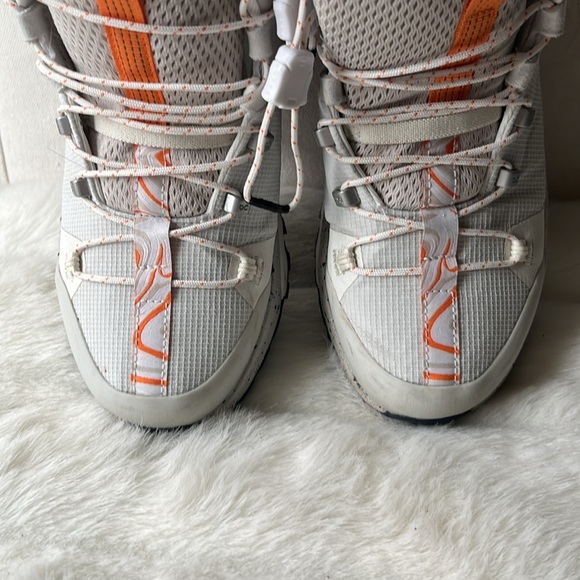 On Running Cloudtrax Water Repellent Hiking Shoe (Women)Frost white - Picture 7 of 15